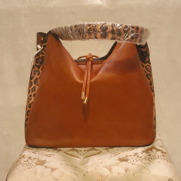 Fashion Handbag 2 in 1 Large and Spacious ~ NWT - Picture 1 of 16